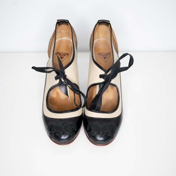 SOLD John Fluevog Revelation Mary Jane Pumps Black Off White Victorian Regency - Picture 3 of 10